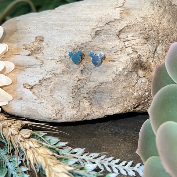 🎁4/$25 - MICKEY MOUSE stainless steel silver earrings - NEW - Picture 5 of 5